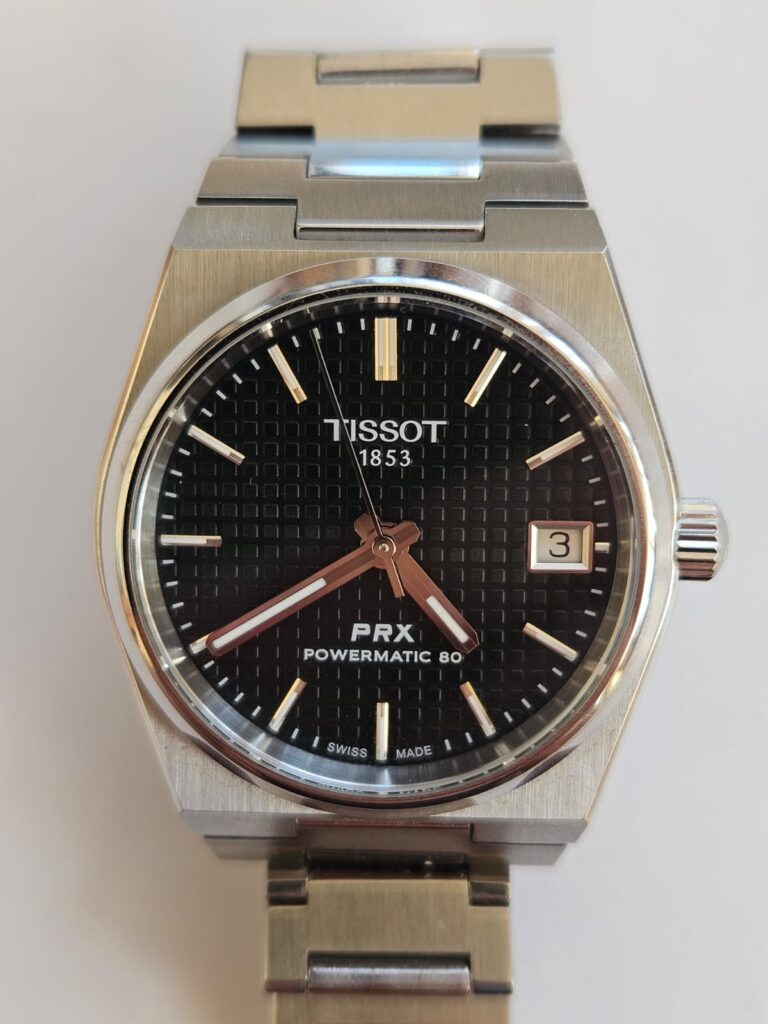 검은색 와플 패턴 다이얼과 금속 통합 브레이슬릿을 갖춘 티쏘 PRX 35mm 파워매틱 80